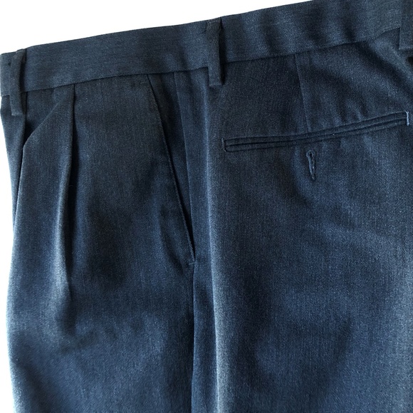 Dockers Men’s Khakis - Pleaded Front Classic Fit - Picture 1 of 6